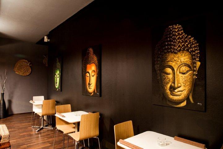Cover image of this place Yam Yam Thai Food & Cafe