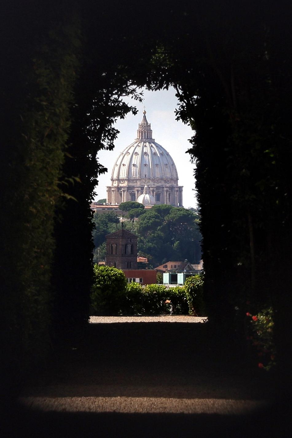Cover image of this place Rome's Keyhole