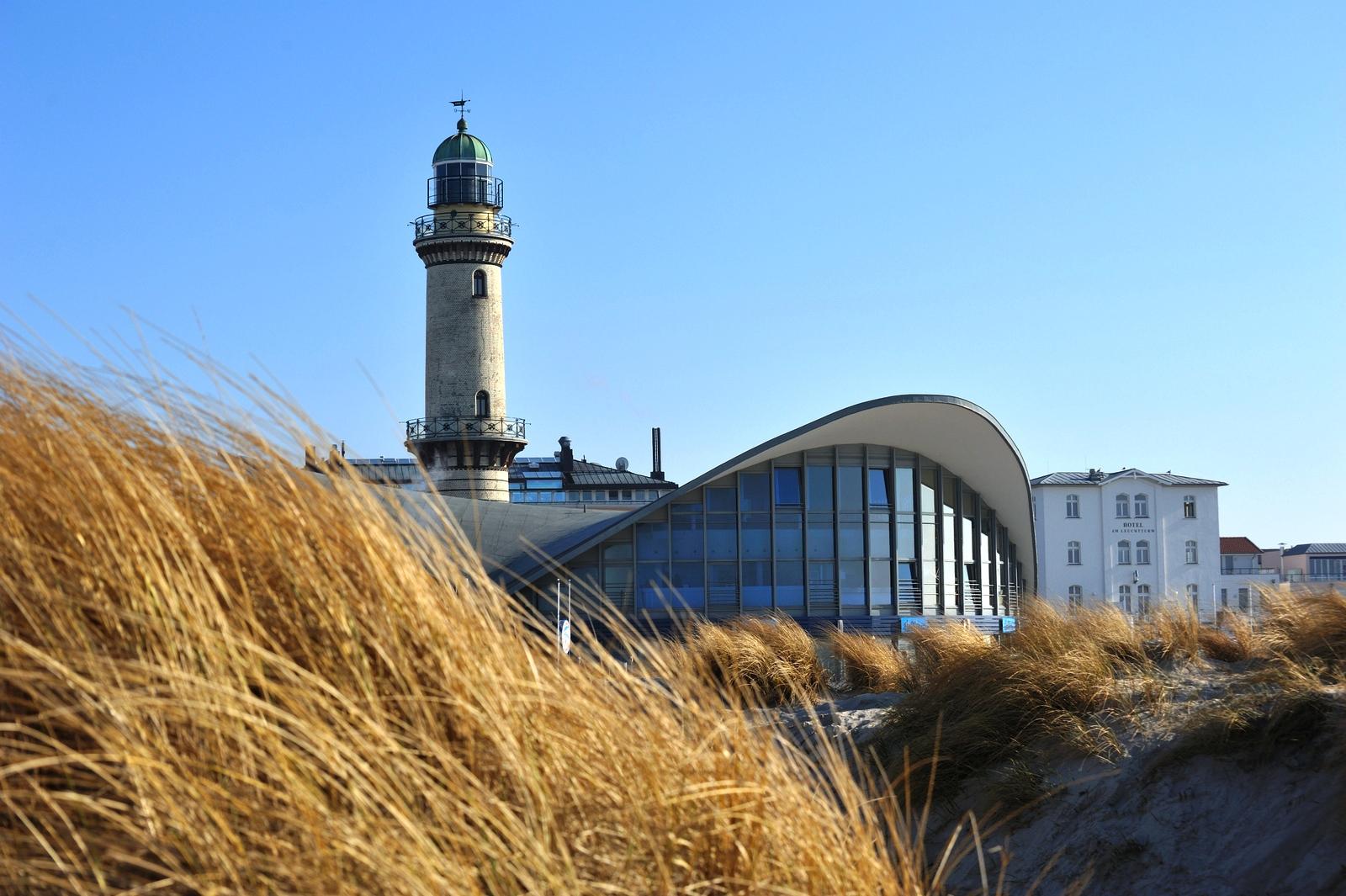 Cover image of this place Teepott & Leuchtturm Warnemünde ('Teapot' & Lighthouse)