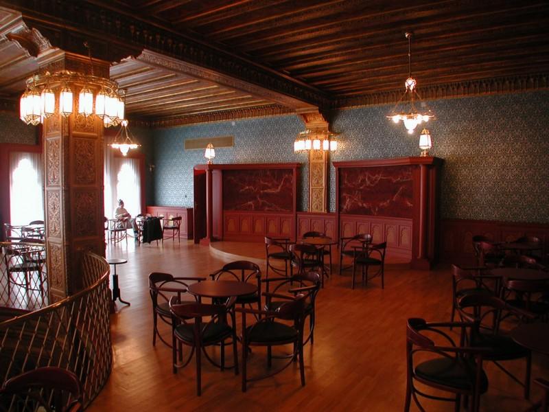 Cover image of this place Uránia National Film Theater