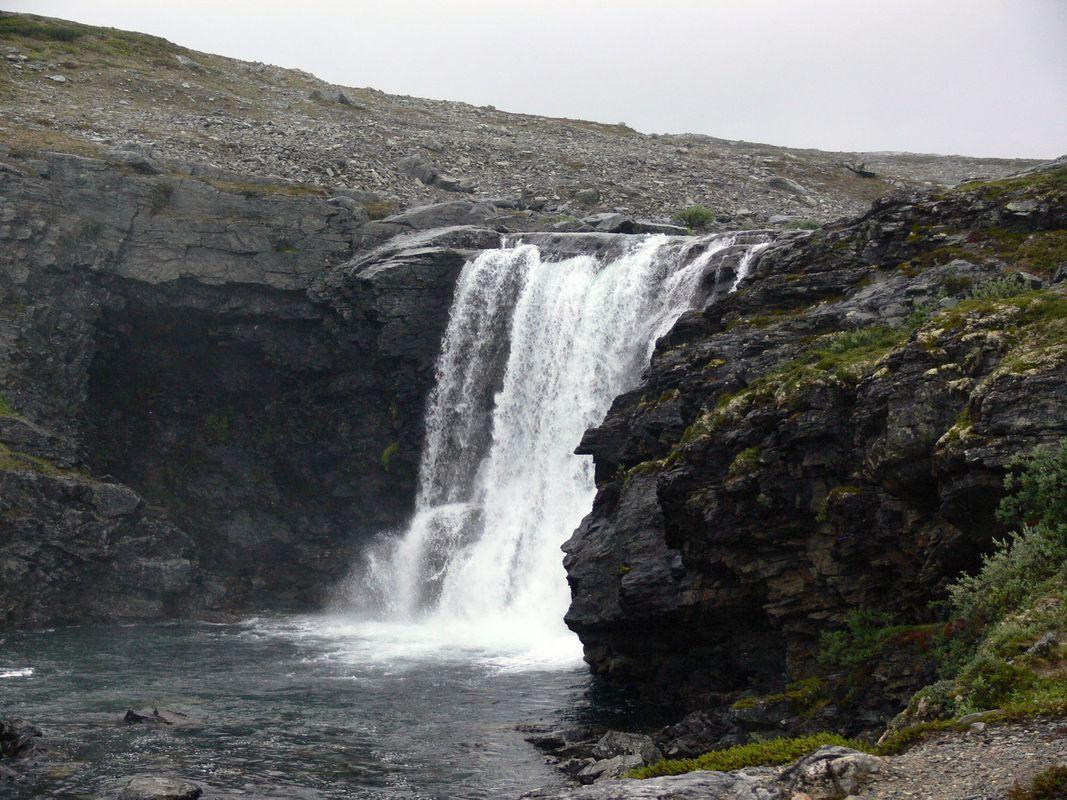 Cover image of this place Waterfall Pihtsusköngäs -Bihcosgorži
