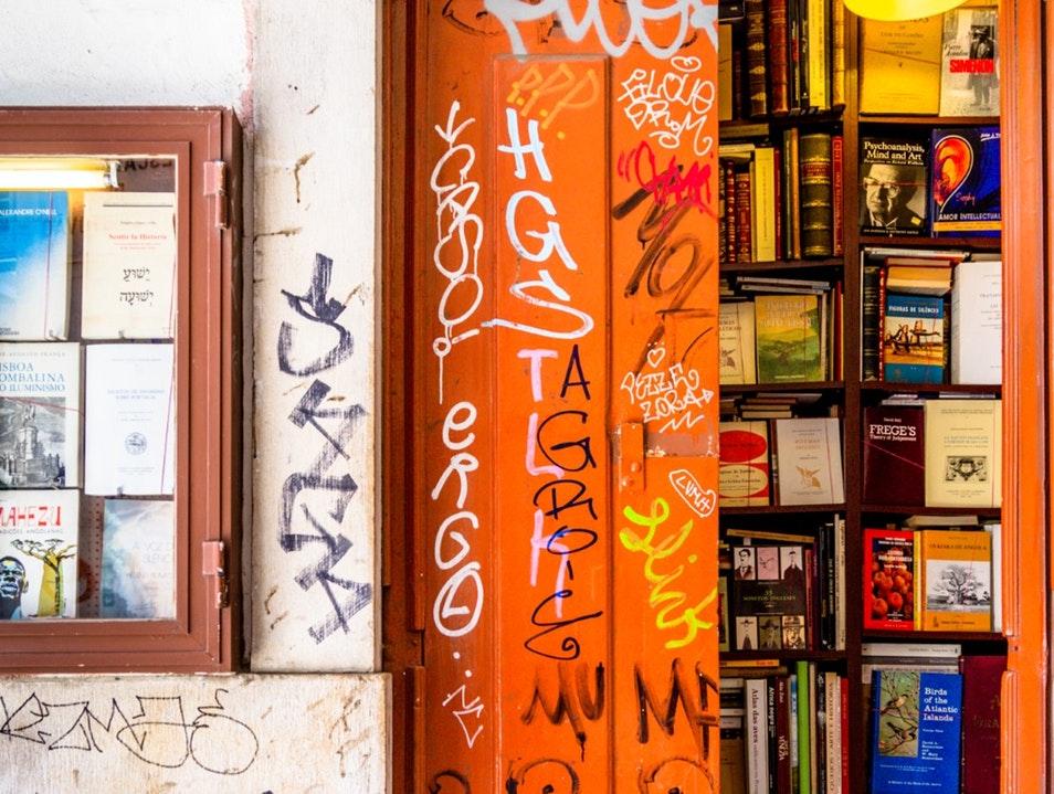 Cover image of this place Smallest bookshop in the world