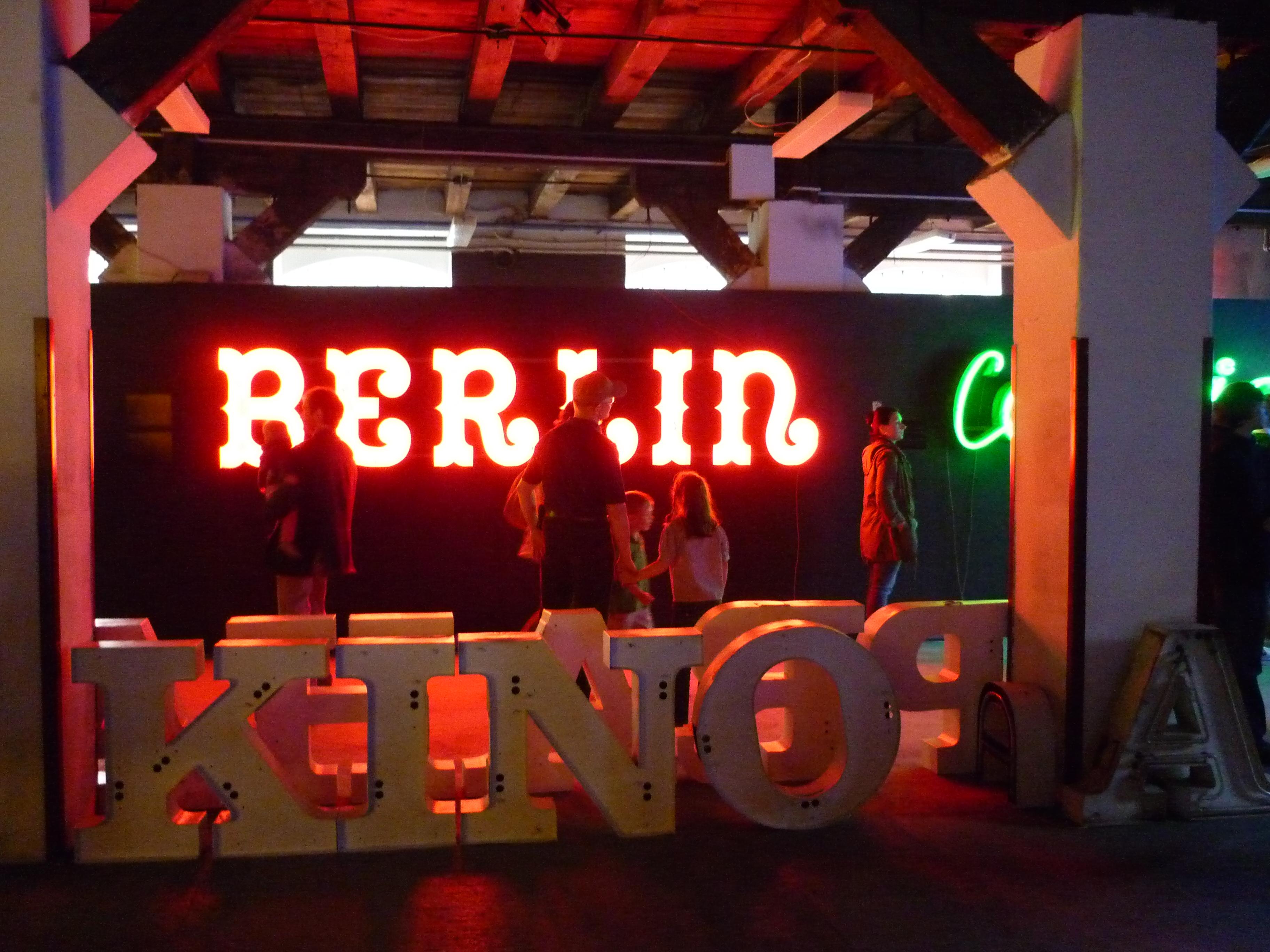 Cover image of this place Muzeum Neonu (Neon Museum)