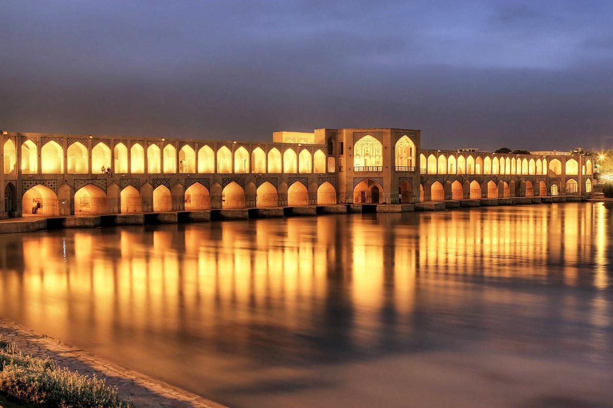 Cover image of this place Siosepol Bridge | سی و سه پل (سی و سه پل)