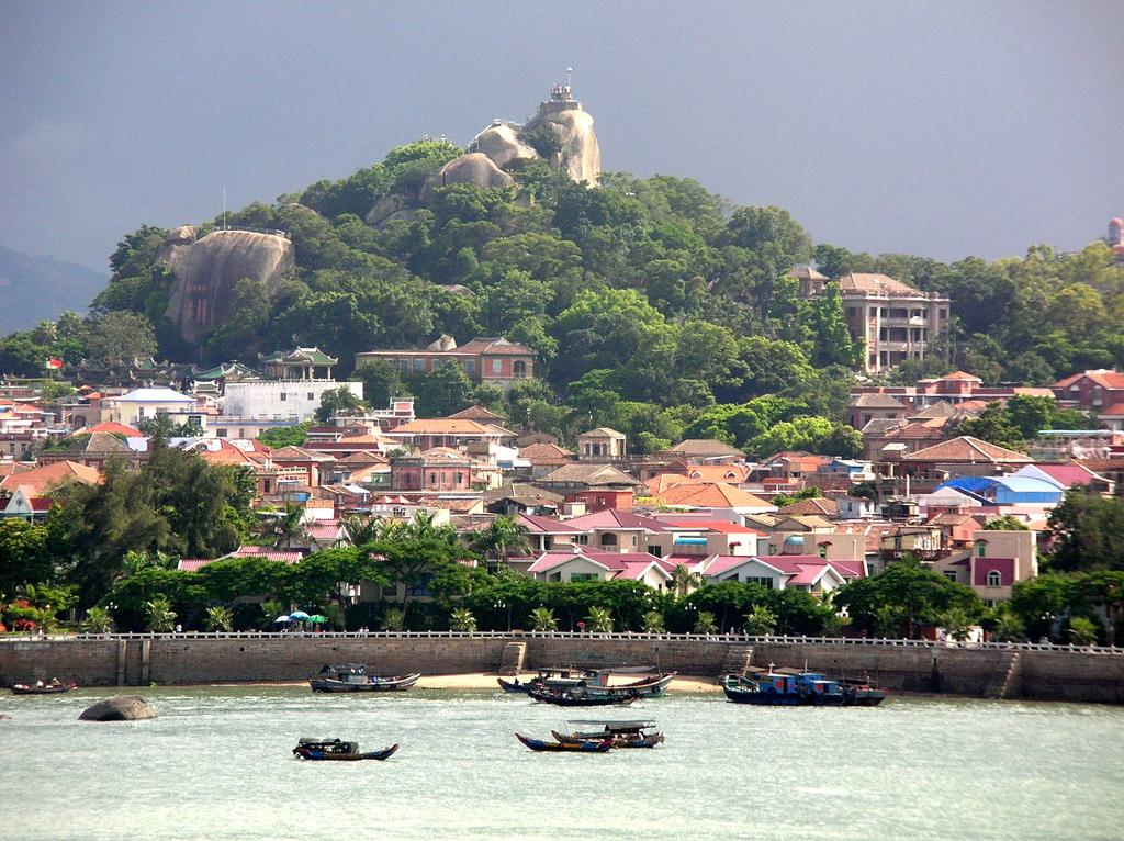Cover image of this place Gulangyu Island (鼓浪屿 Gulangyu Island)