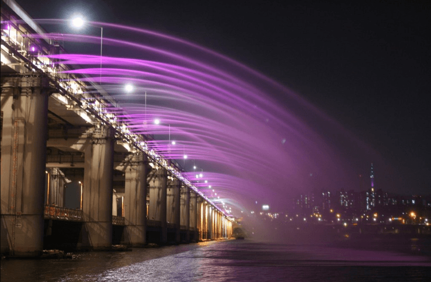 Cover image of this place Banpo Bridge Moonlight Rainbow Fountain (반포대교 달빛무지개분수)