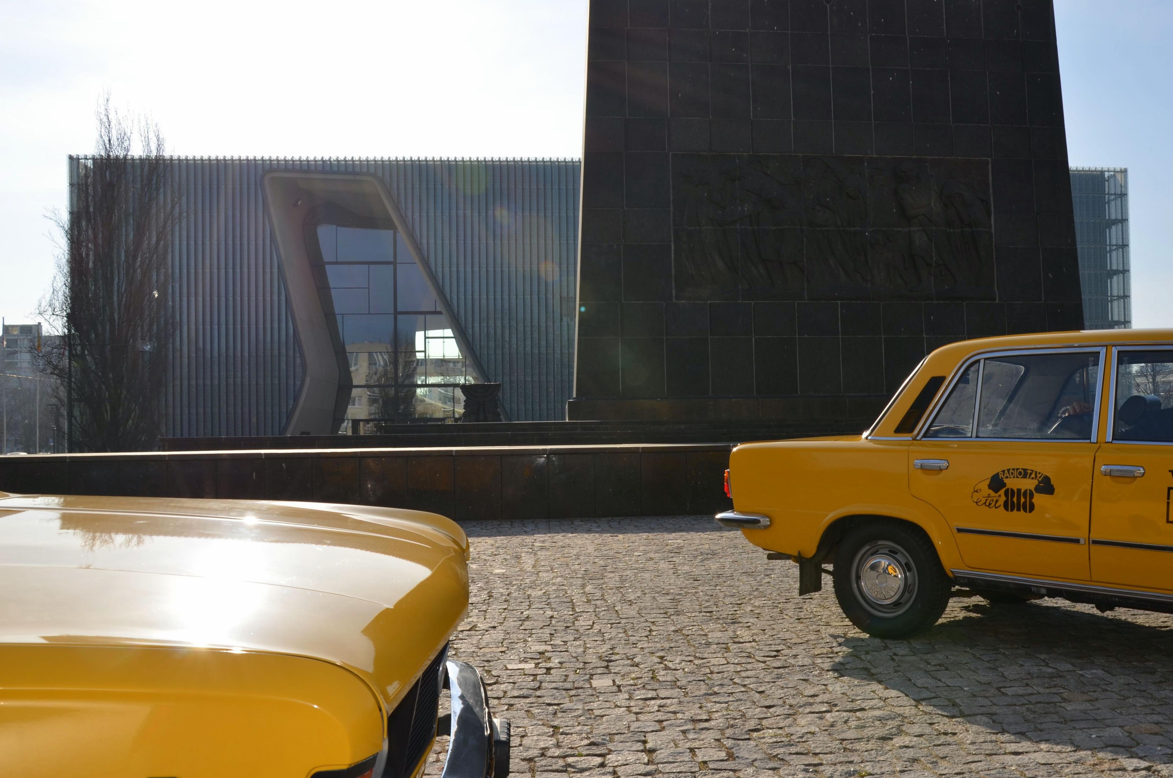 Picture of a tourist tour Warsaw Jewish Heritage Tour in a Retro Fiat