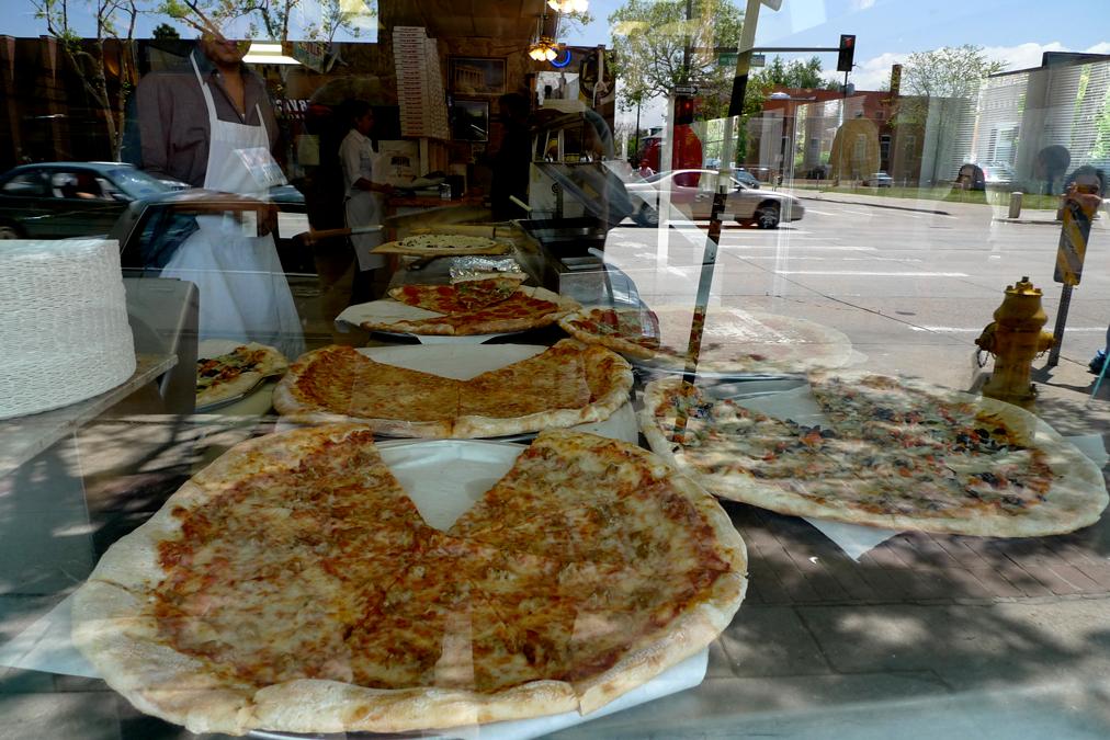 Cover image of this place Famous Pizza