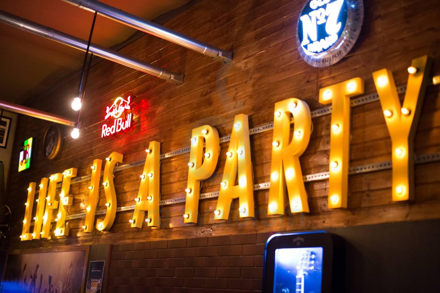 Cover image of this place Comitet Music Bar