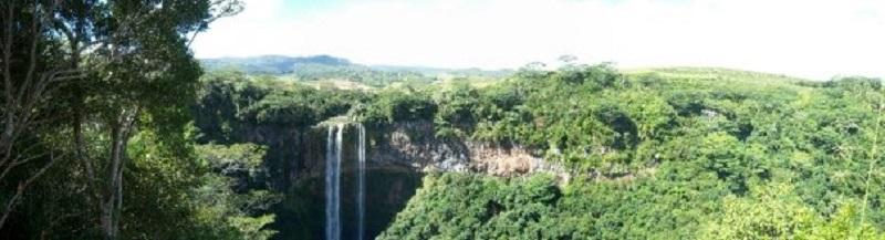 Cover image of this place Terres de 7 Couleurs (Seven-Colored Earths)