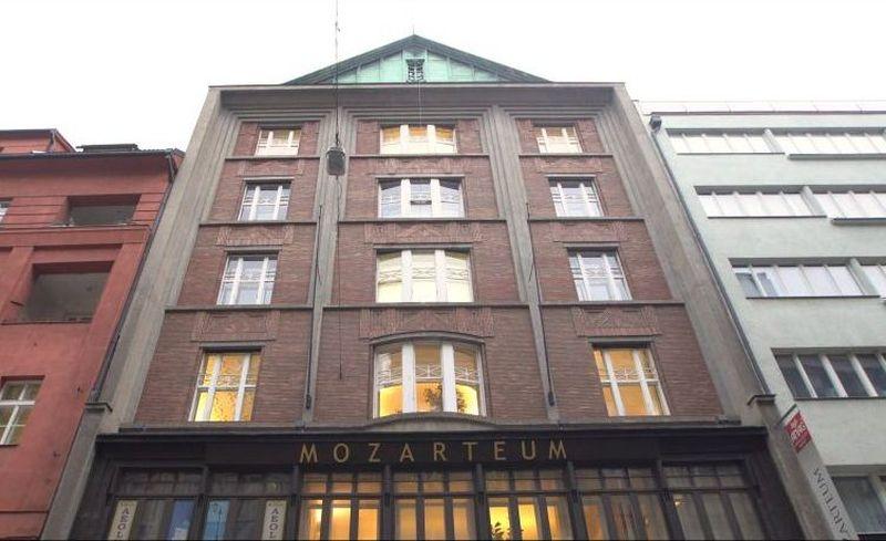 Cover image of this place CLOCK GALLERY Mozarteum