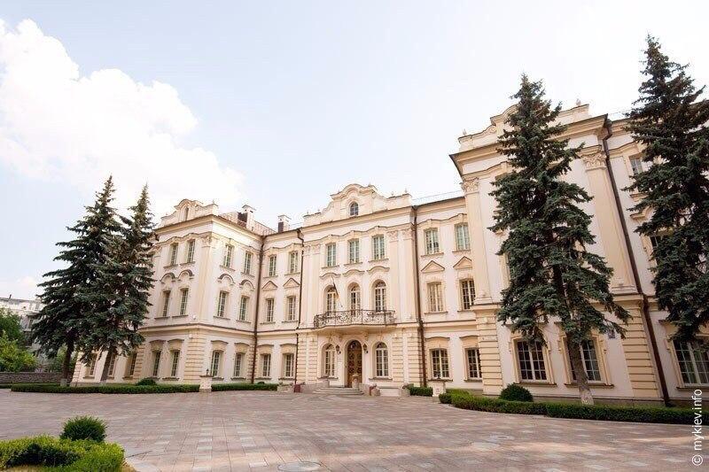 Cover image of this place Klov Palace