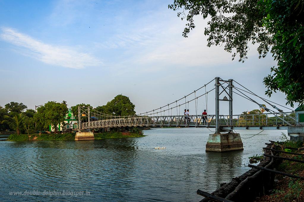 Cover image of this place The mosque in Rabindra Sarovar (Dhakuria Lake) - Lake Mosjid