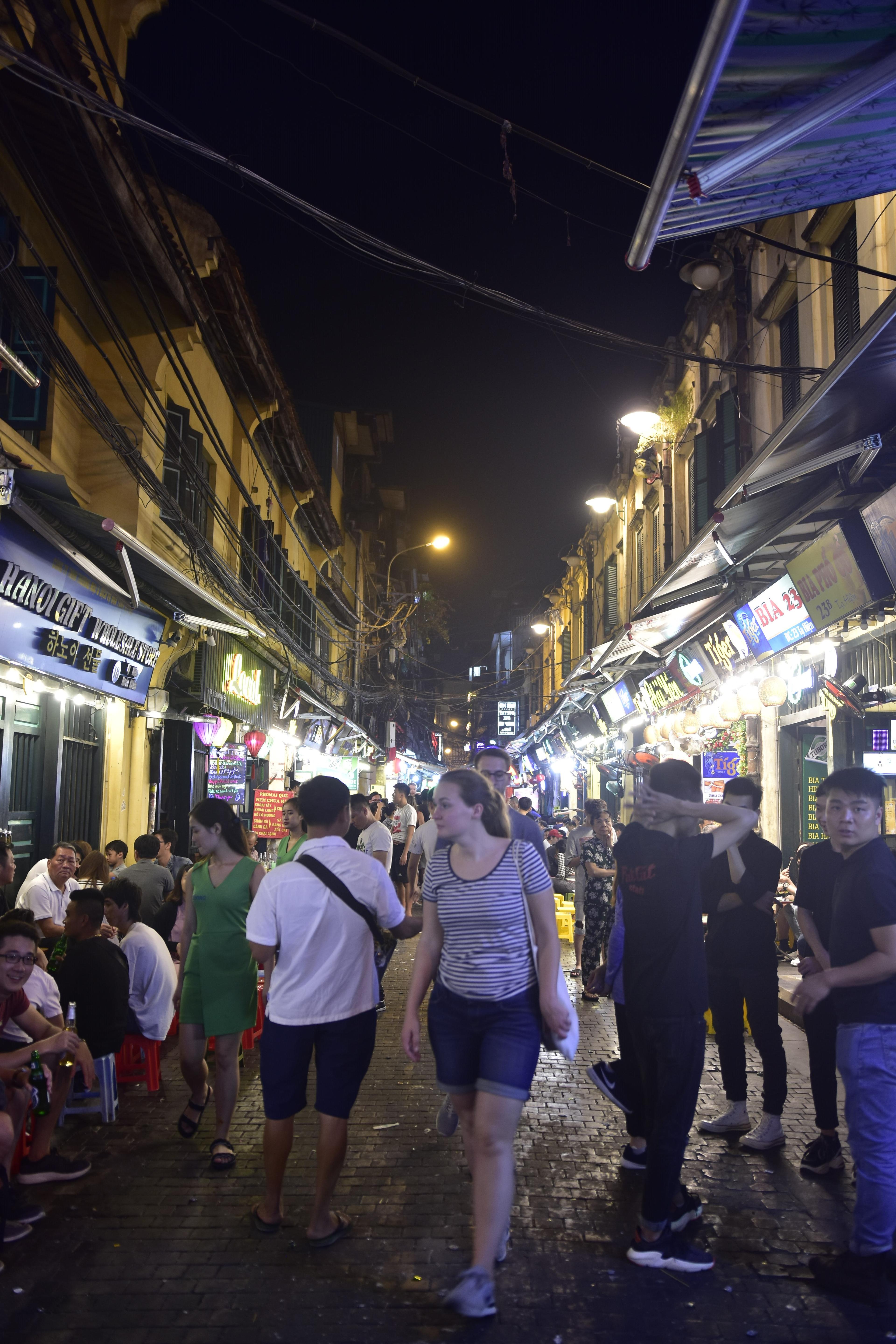 Cover image of this place Chợ Đêm Đồng Xuân (Dong Xuan Night Market)