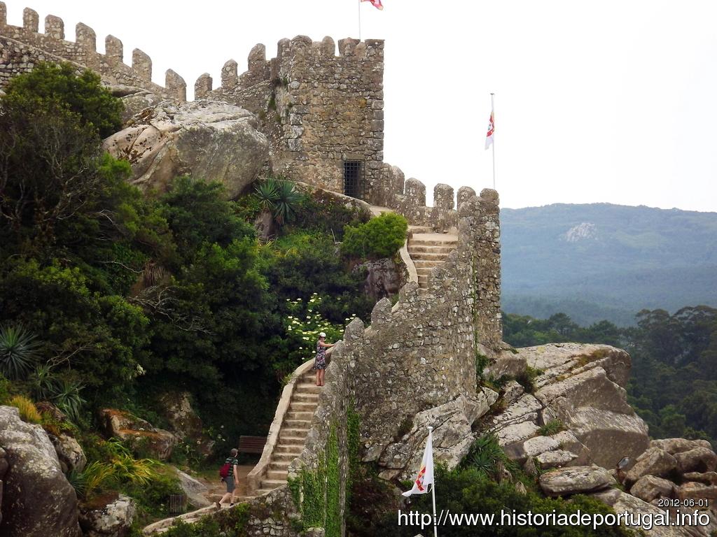 Cover image of this place Castelo dos Mouros