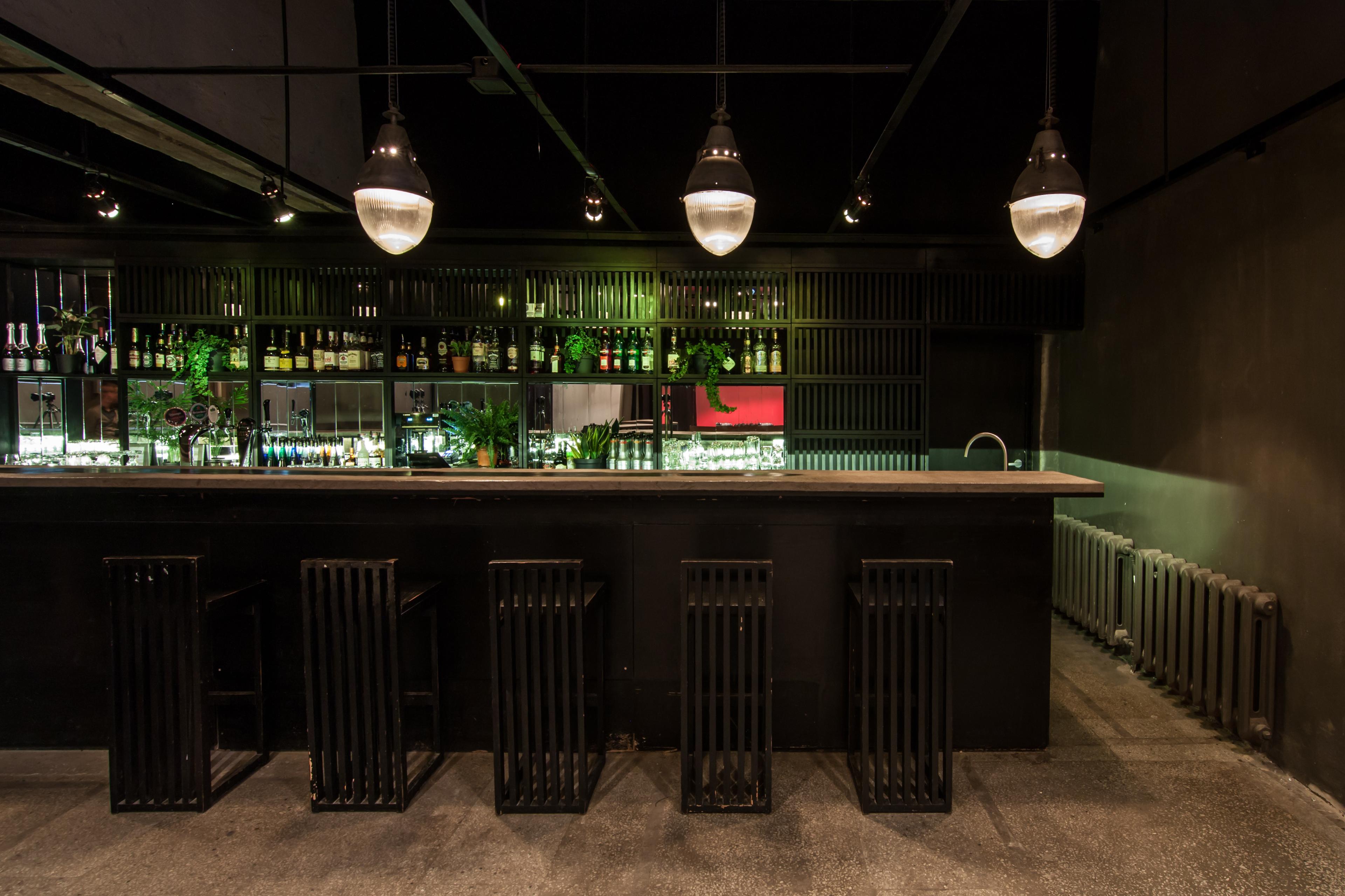 Cover image of this place Lizdas Bar