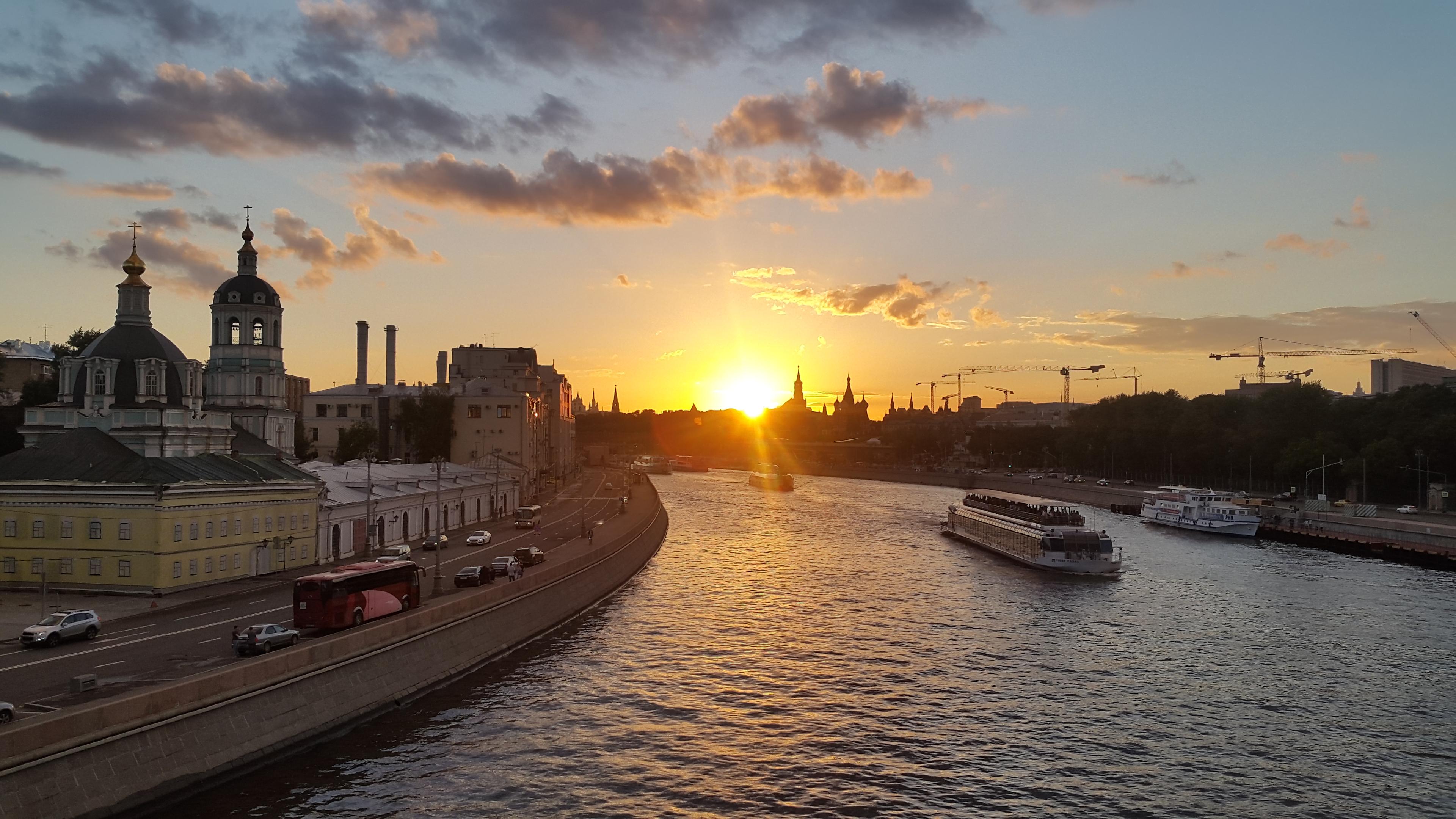 Cover image of this place Bolshoy Ust'insky bridge