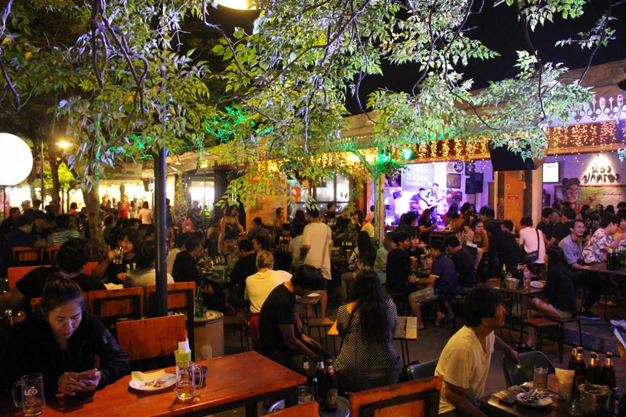 Cover image of this place Train Night Market Srinakarin (ตลาดนัดรถไฟ ศรีนครินทร์)