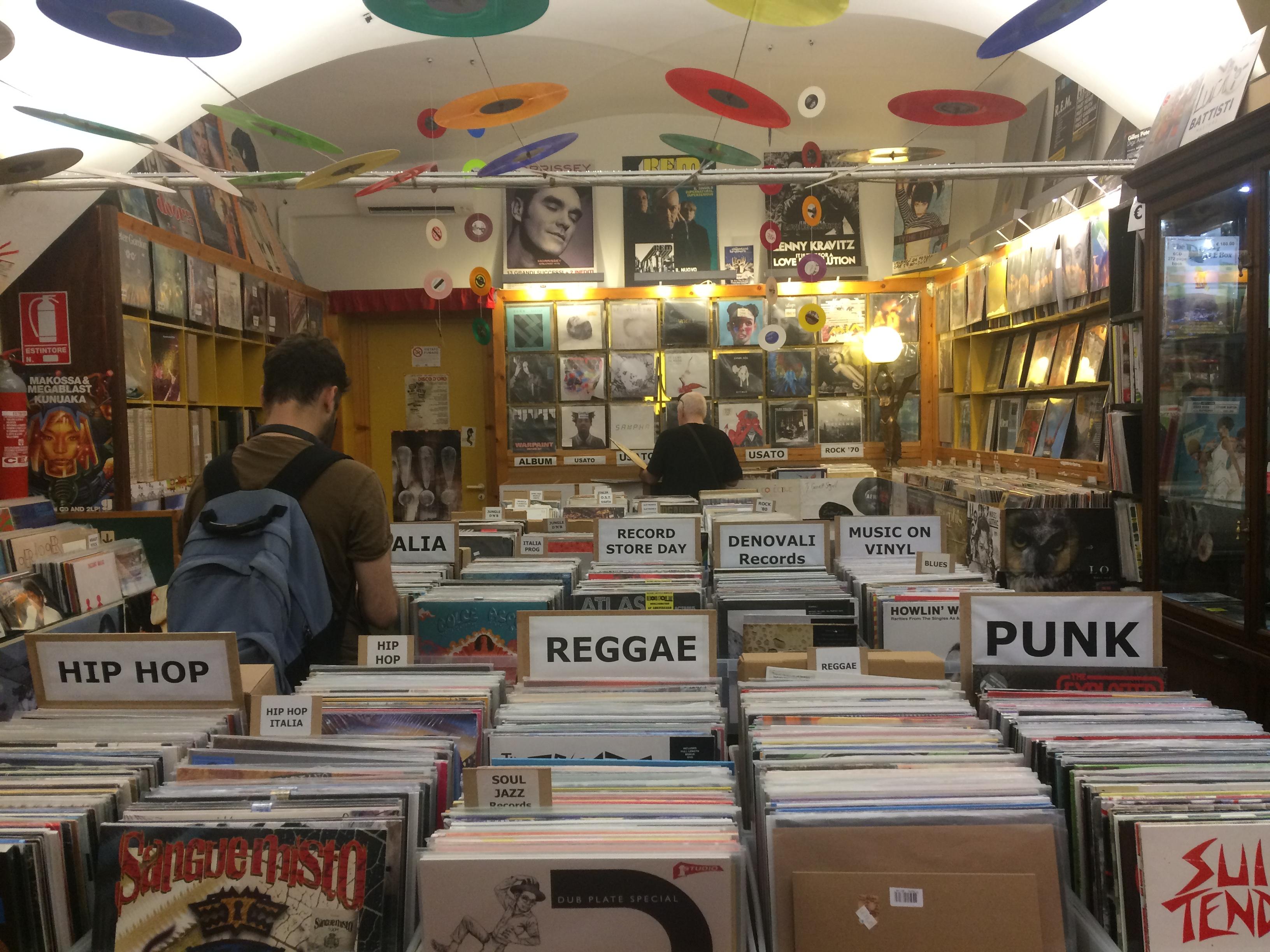 Cover image of this place Disco D'Oro
