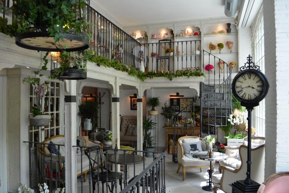 Cover image of this place Salon des Fleurs