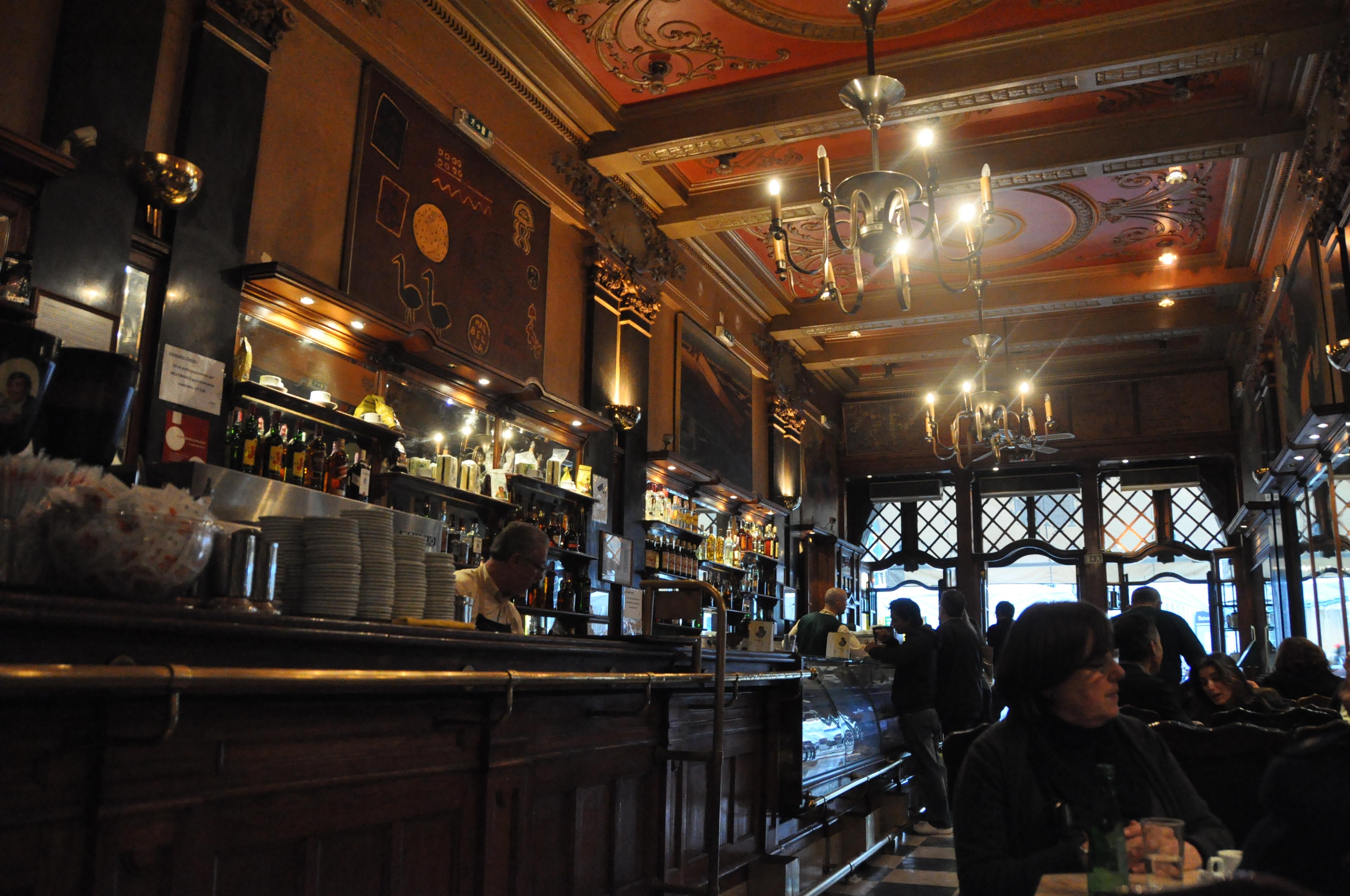 A picture of a similar place. The name of this similar place is A Brasileira