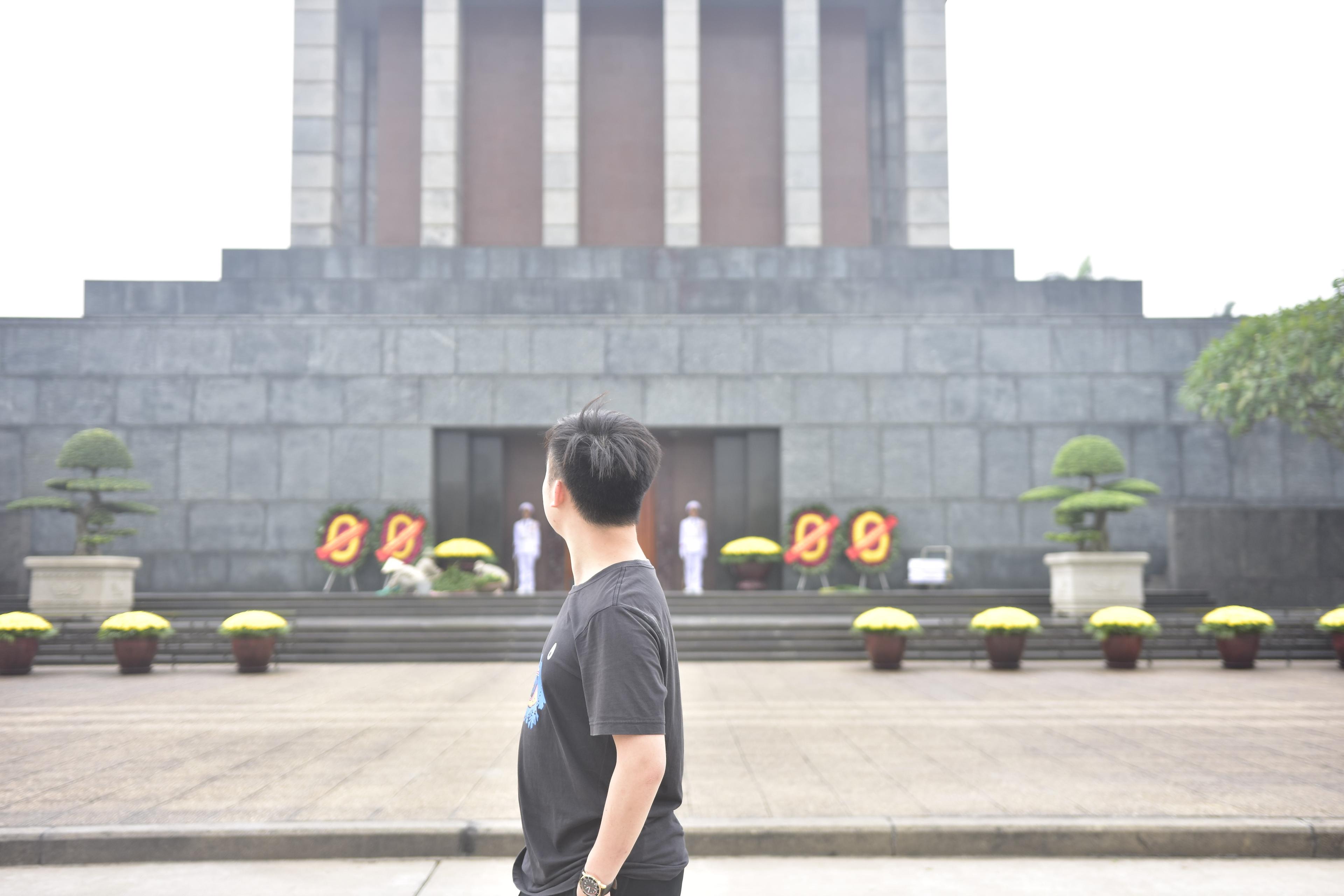Cover image of this place Lăng Chủ Tịch Hồ Chí Minh (Ho Chi Minh Mausoleum)
