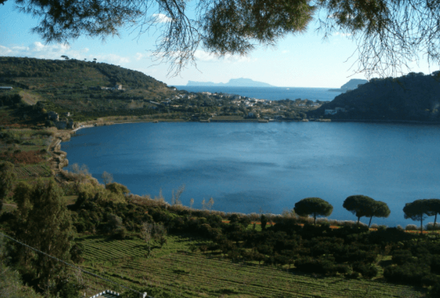 Cover image of this place Lago D'averno