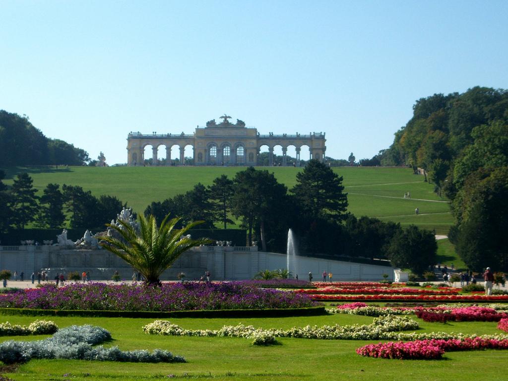 Cover image of this place Schönbrunn & the Gloriette