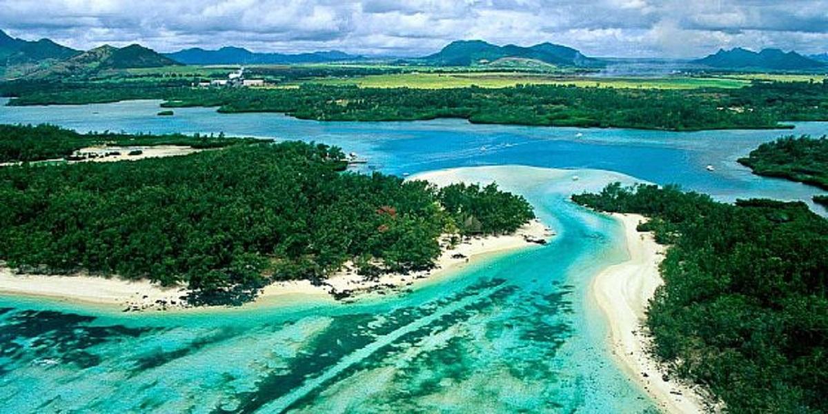Cover image of this place Île aux Cerfs Island