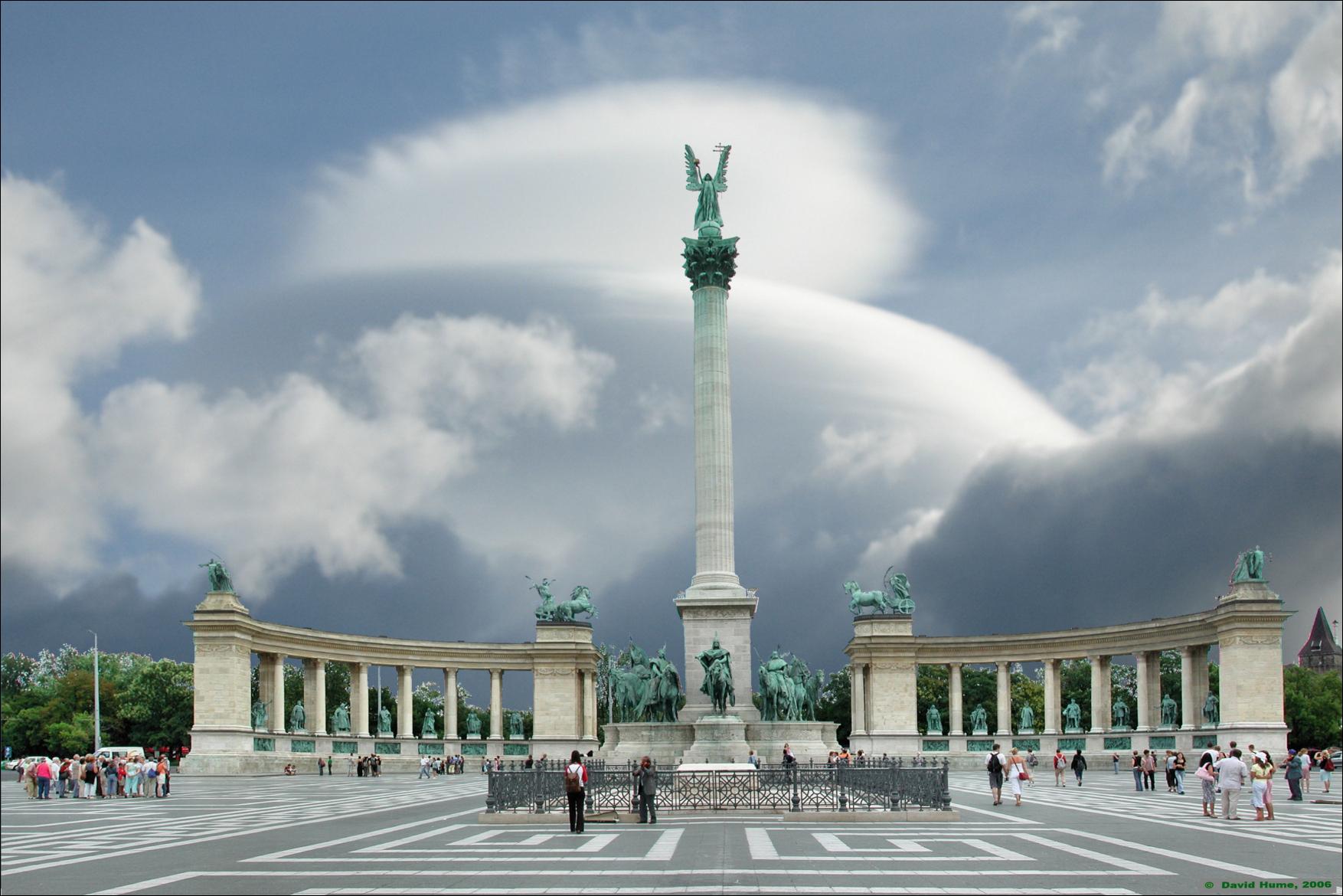 Cover image of this place Heroes Square