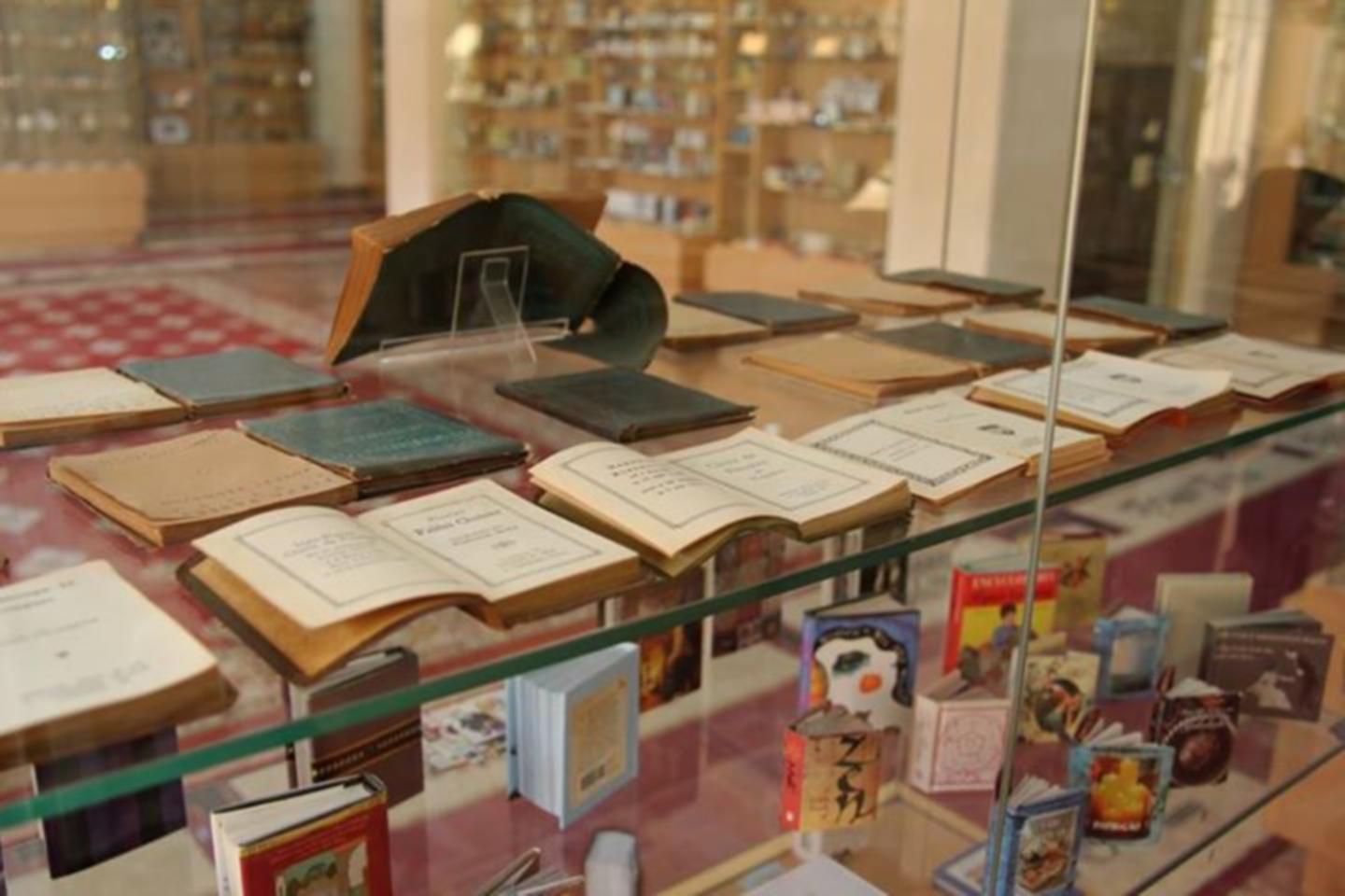 Cover image of this place Miniatür Kitab Muzeyi / Museum of Miniature Books