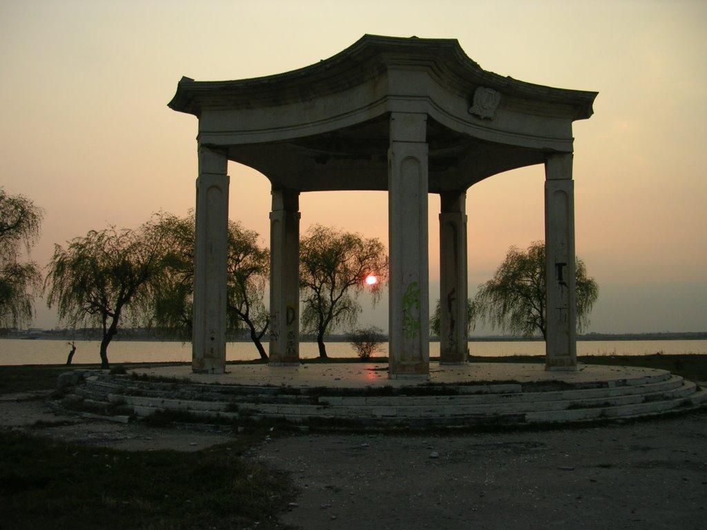Cover image of this place Insula lacul morii