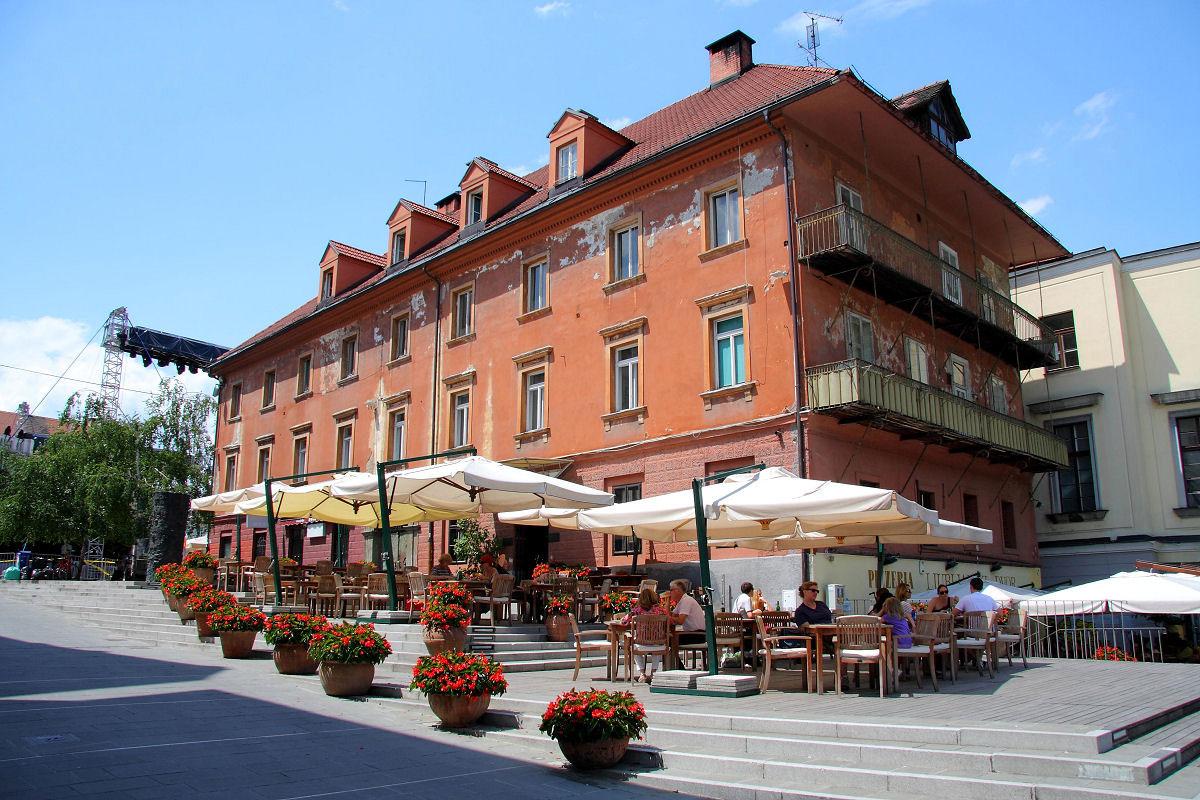 Cover image of this place Pizzeria Ljubljanski dvor