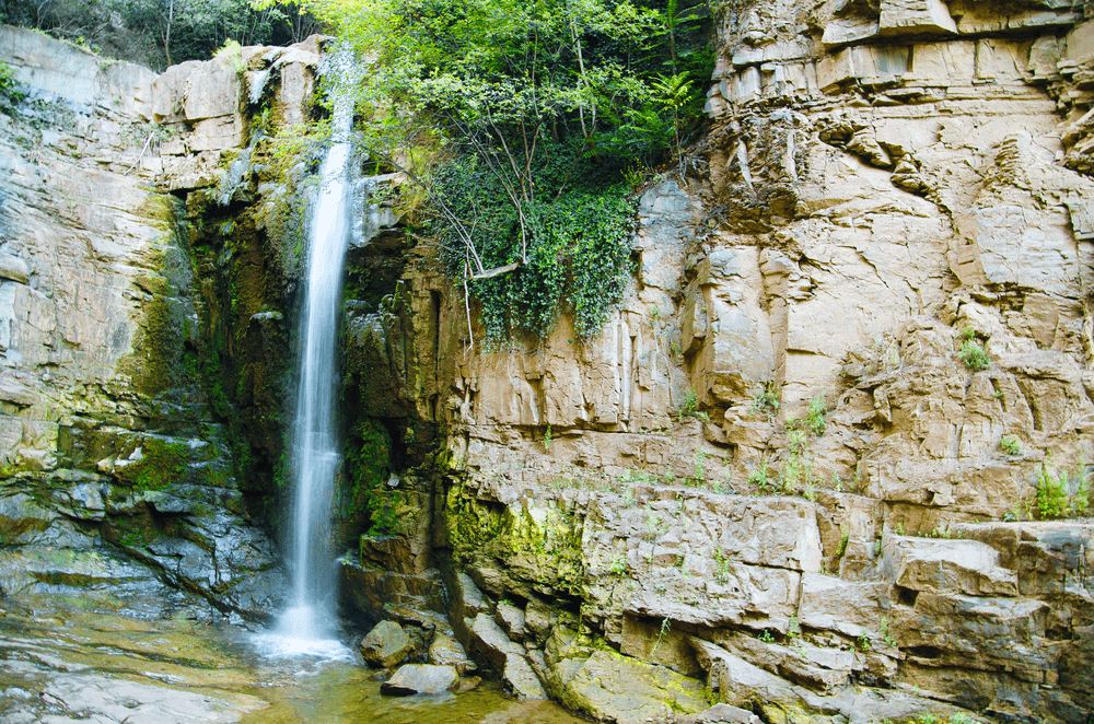 Cover image of this place Waterfall in Abanotubani | ჩანჩქერი აბანოთუბანში (ჩანჩქერი აბანოთუბანში)
